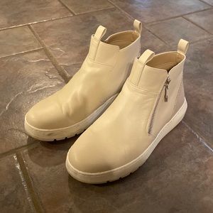 Used Vionic Brinkley boots size 8